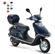 Електричний скутер із задньою полицею